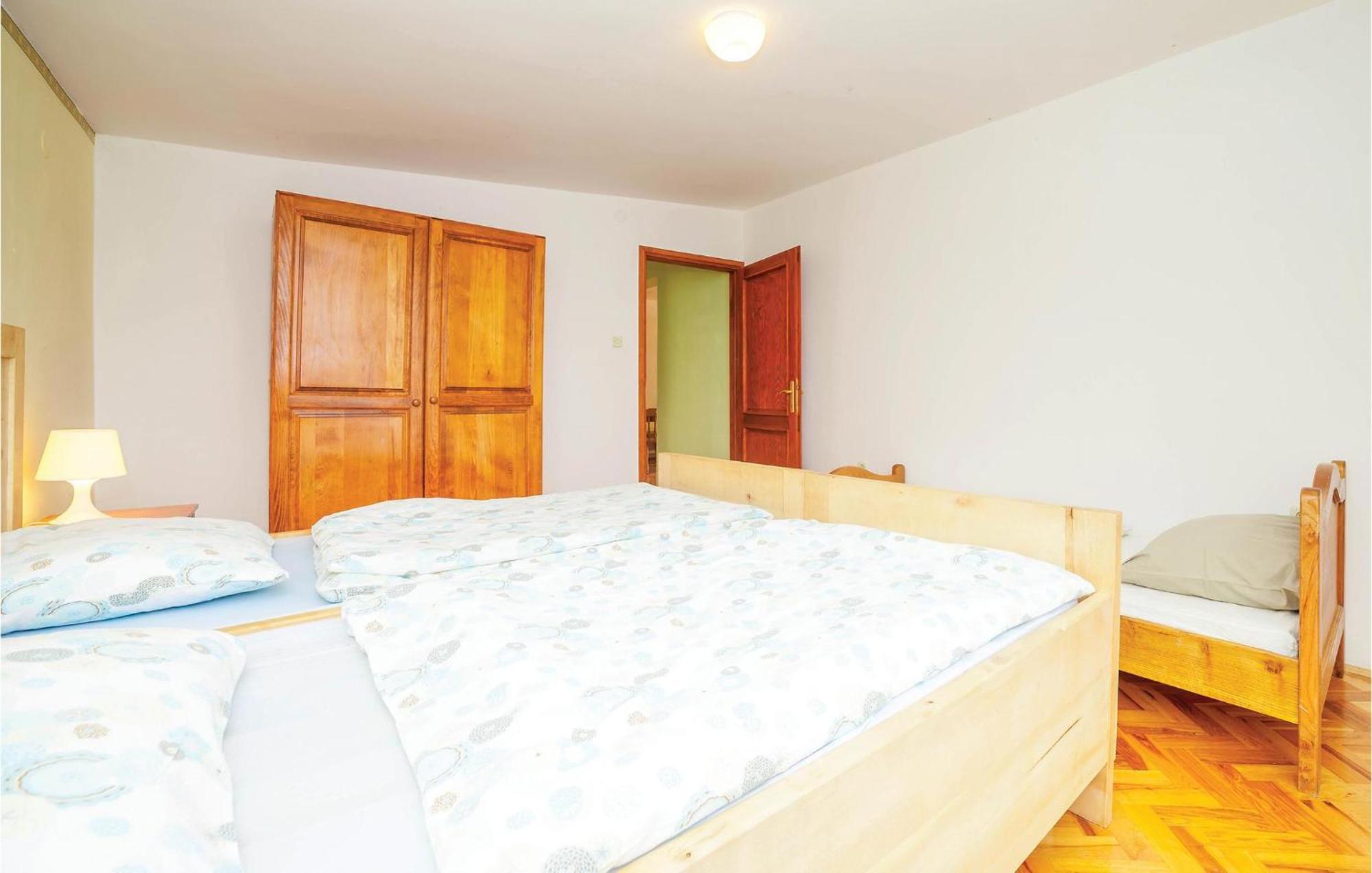 7 Bedroom Pet Friendly Home In Crni Kal Crni Kal  Exterior photo